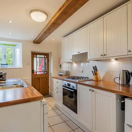 Holiday home 2 Bed In Sz378 *
